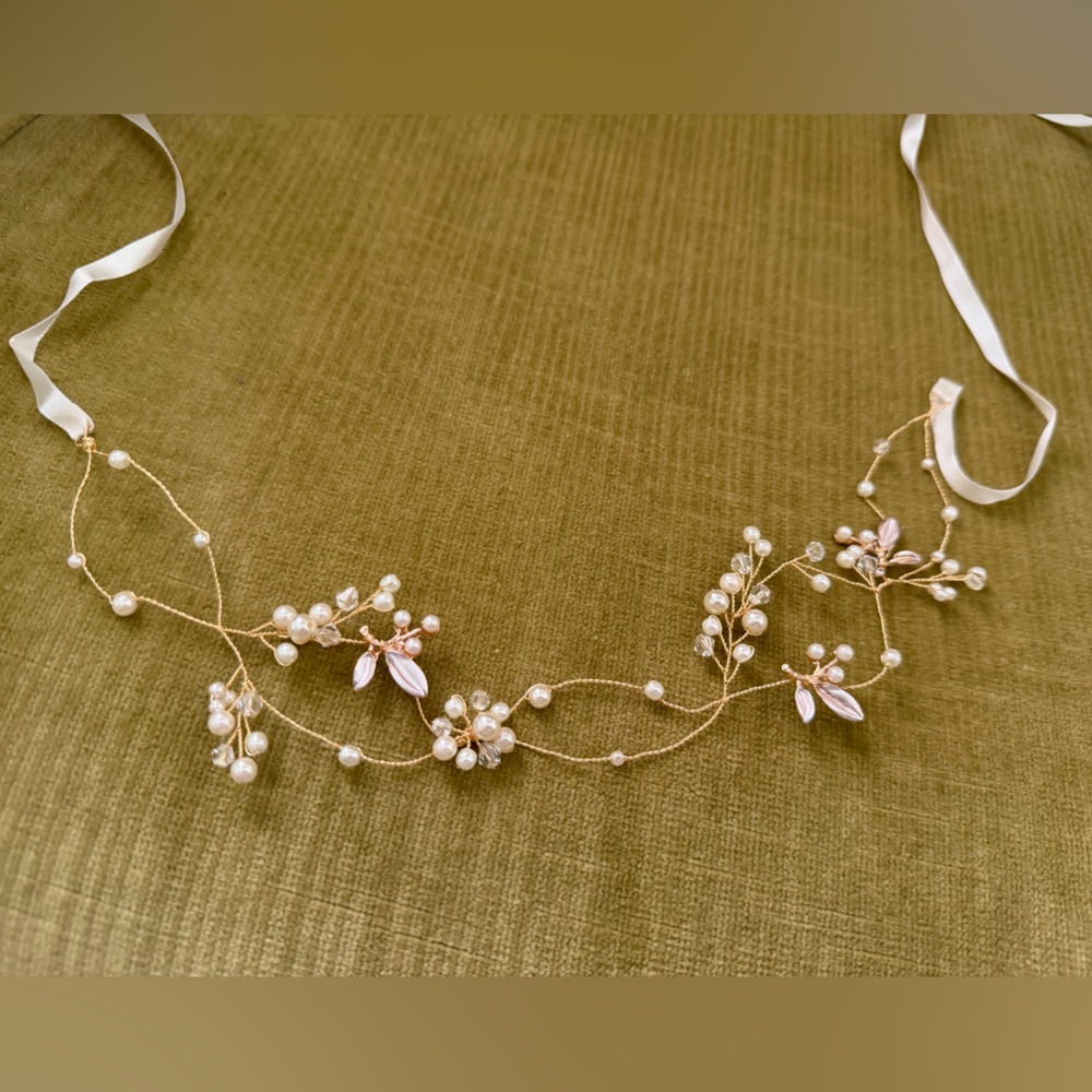 Elegant Pearl and rosegold Leaf Hair Accessory, hair vine with ribbon